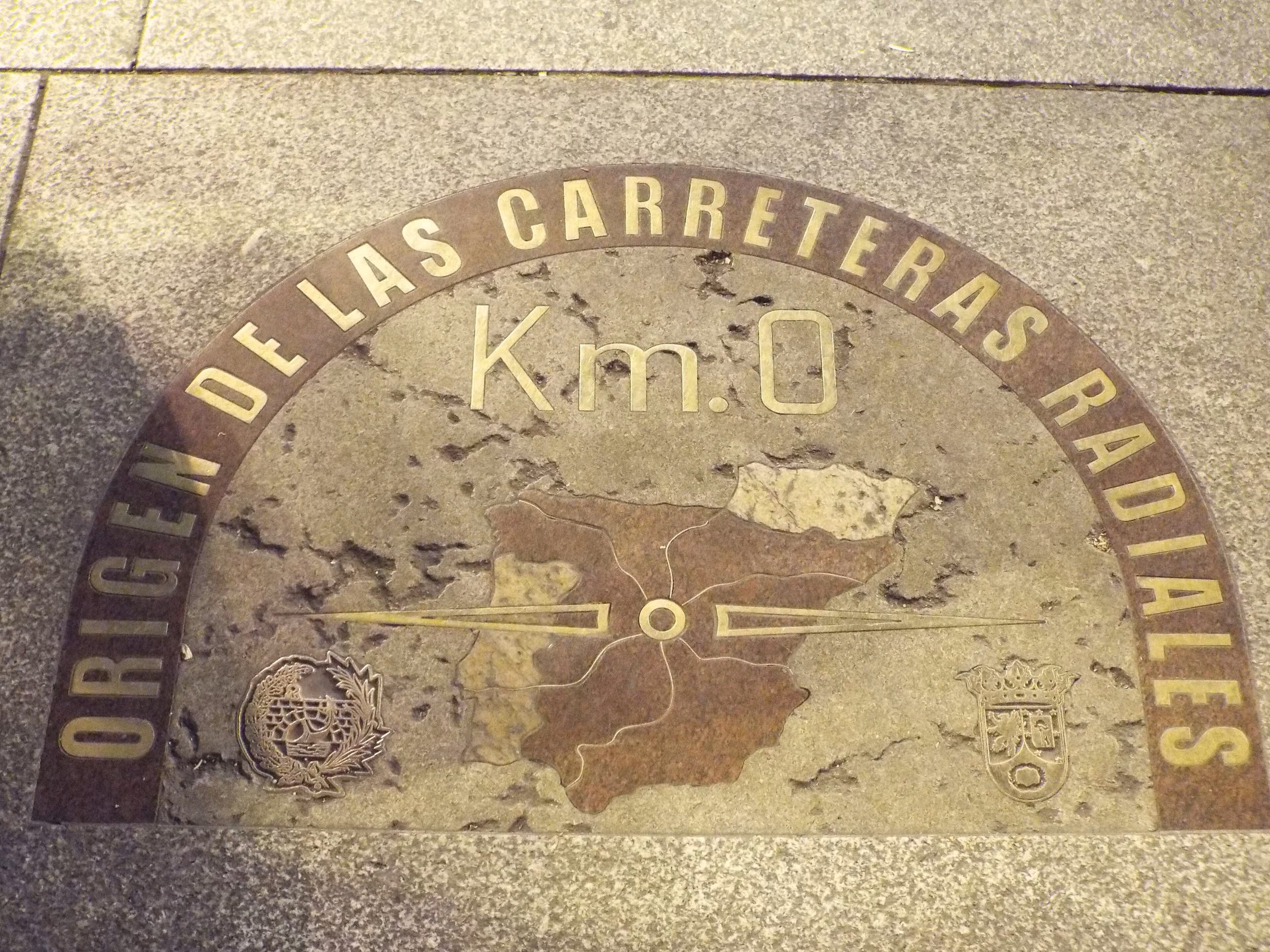 La placa del Kilómetro Cero en el suelo de la Puerta del Sol de Madrid